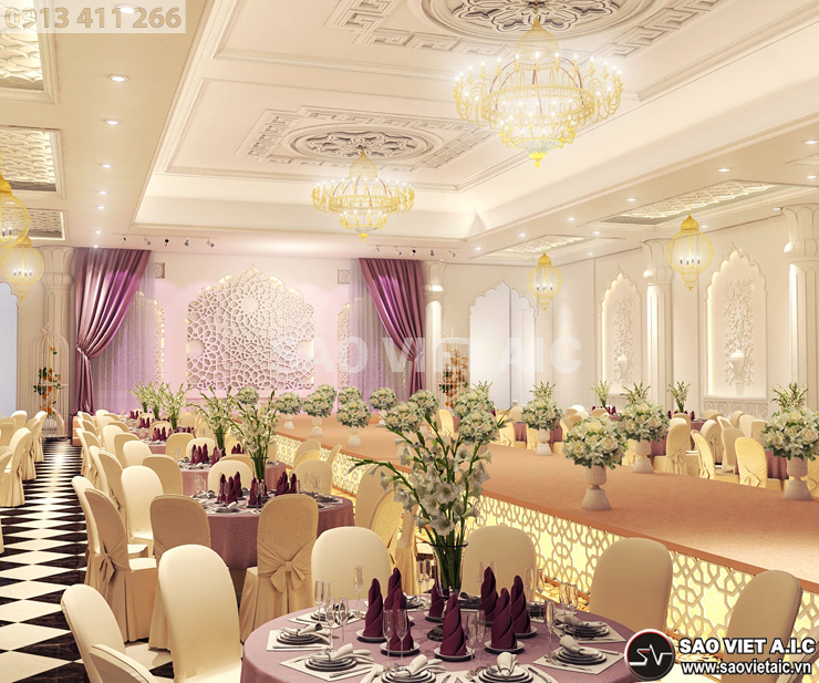 Không gian nhà hàng sang trọng với những đồ nội thất tiện nghi cùng với sự trang trí những lọ hoa tươi trên bàn tiệc tạo nên điểm nhấn cho không gian tổ chức sự kiện tiệc cưới
